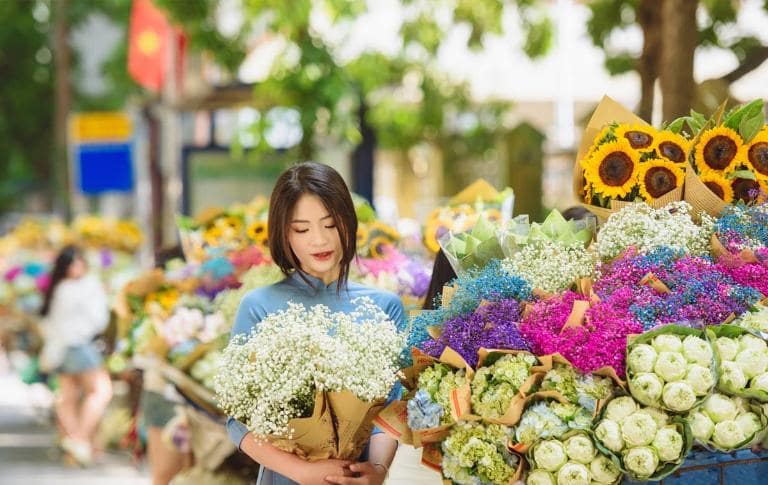 Bring comfortable shoes, a hat, and sunscreen for a walking tour in Hanoi's sunny streets.