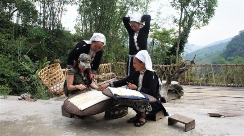 Traditional Lifestyles and Handicrafts