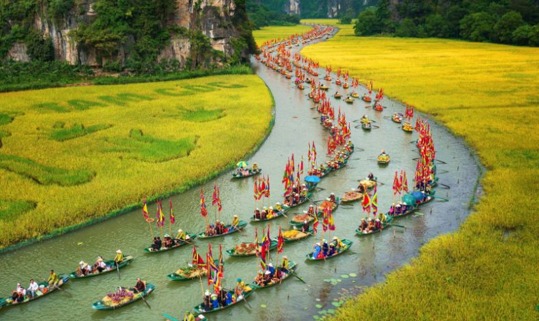 "Peaceful rivers, limestone karsts, and lush greenery in Ninh Bình, Vietnam, ideal for a tranquil escape from technology.