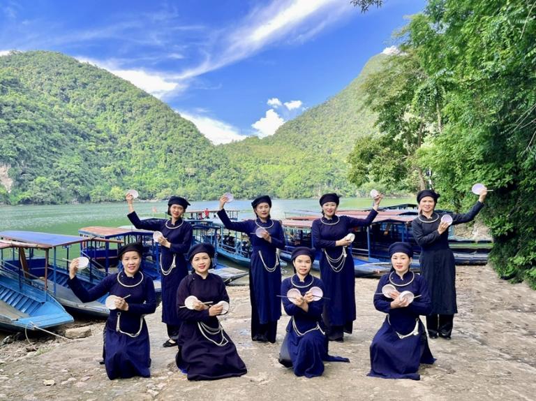 Ban Gioc Waterfall - Ba Be Lake Tour