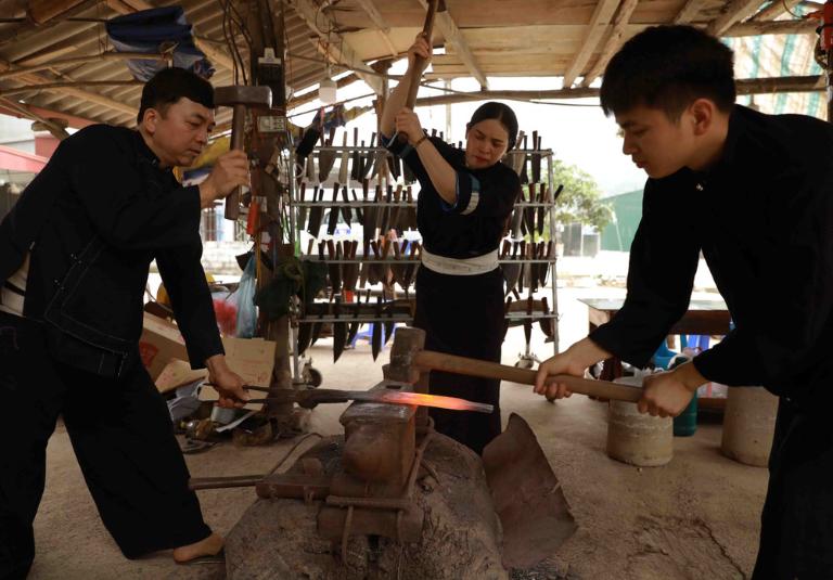 Ban Gioc Waterfall - Ba Be Lake Tour