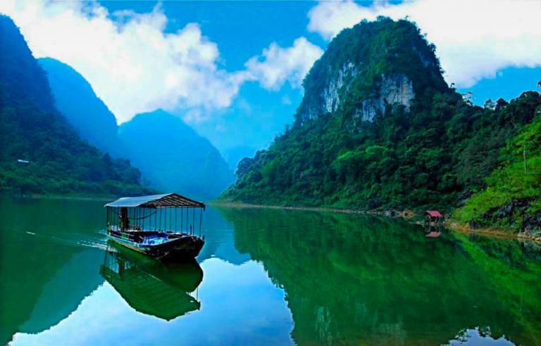 Cao Bang-Thung Mountain-Thang Hen Lake Tour