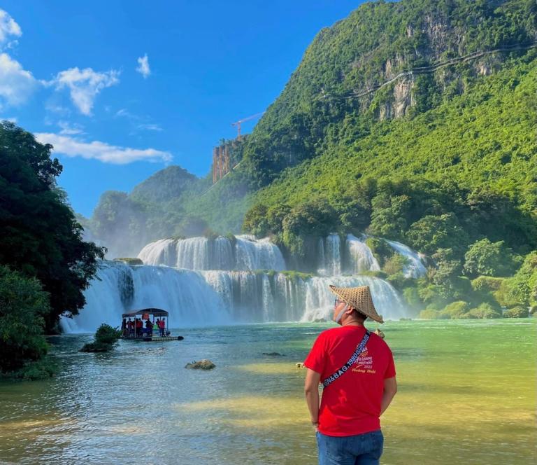 Cao Bang-Thung Mountain-Thang Hen Lake Tour