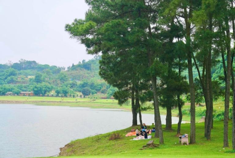 Dong Chuong Lake