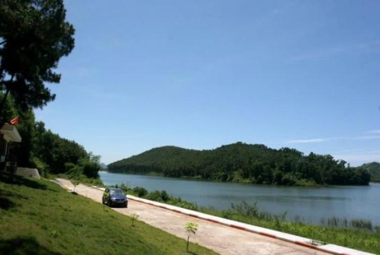 Dong Chuong Lake