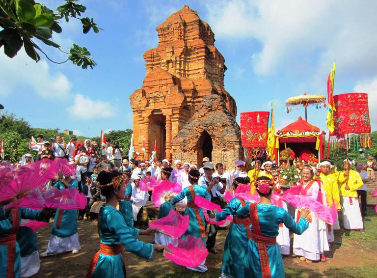 Explore-Festivals-in-Vietnam-2.1.jpg December 8, 2024 96 KB 768 by 566 pixels Edit Image Delete permanently 