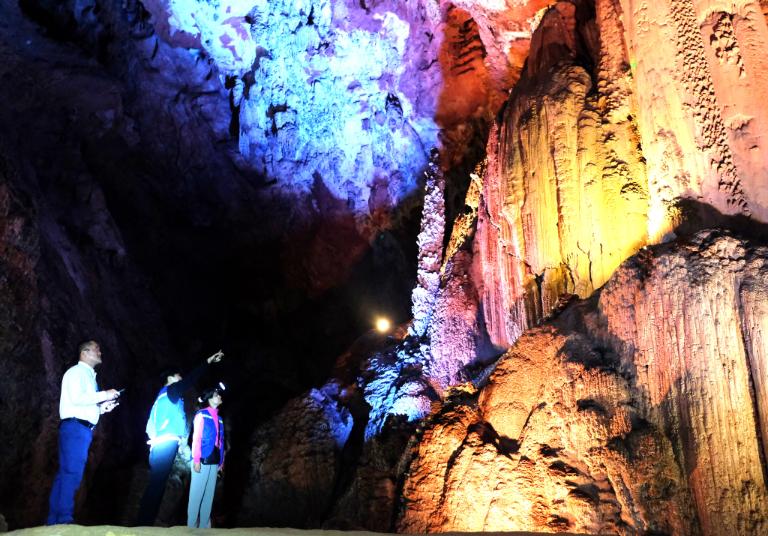 Nguom Ngao Cave