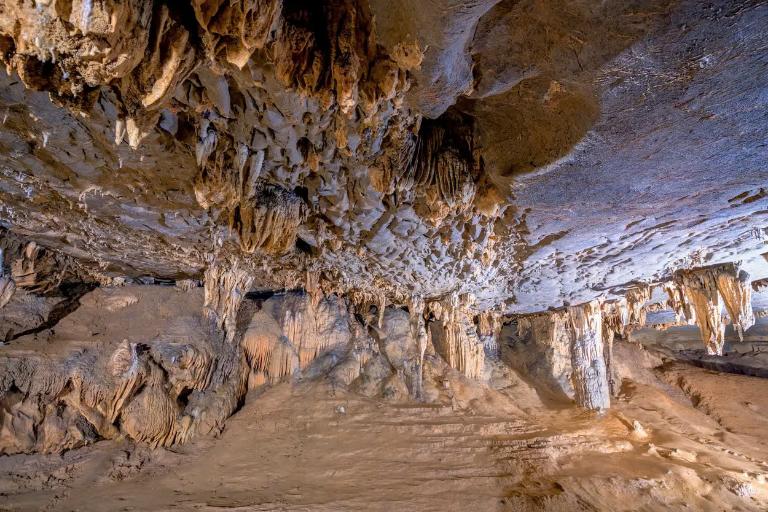 Nguom Ngao Cave