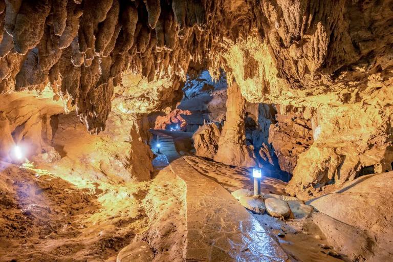 Nguom Ngao Cave