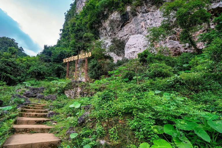 Nguom Ngao Cave