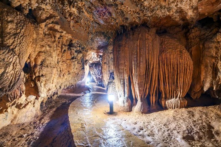 Nguom Ngao Cave