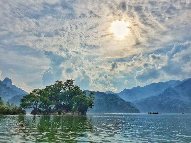 Tour Ban Gioc Waterfall - Nguom Ngao Cave - Ba Be Lake