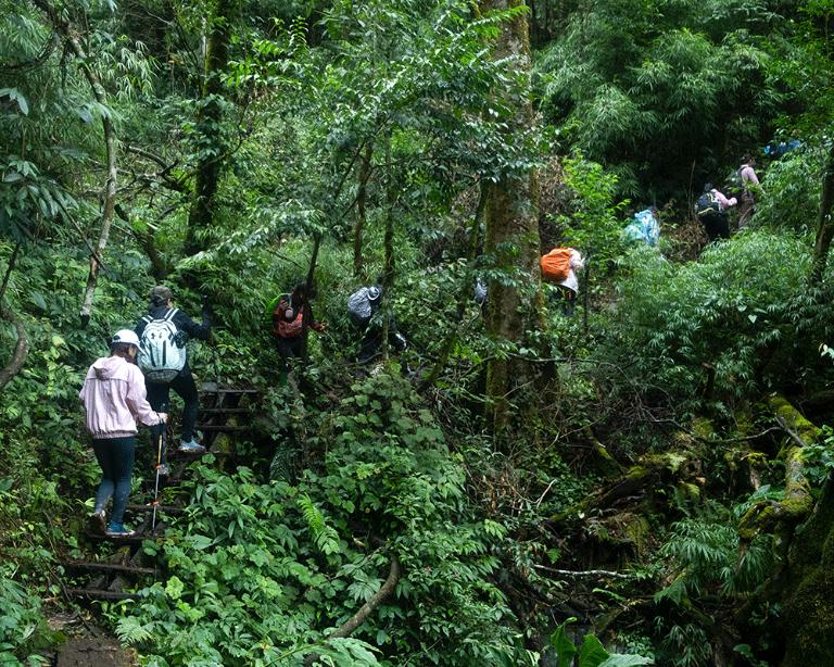 The trail to Lung Cung allows hikers to meet H'Mong and Thai people with vibrant traditions.