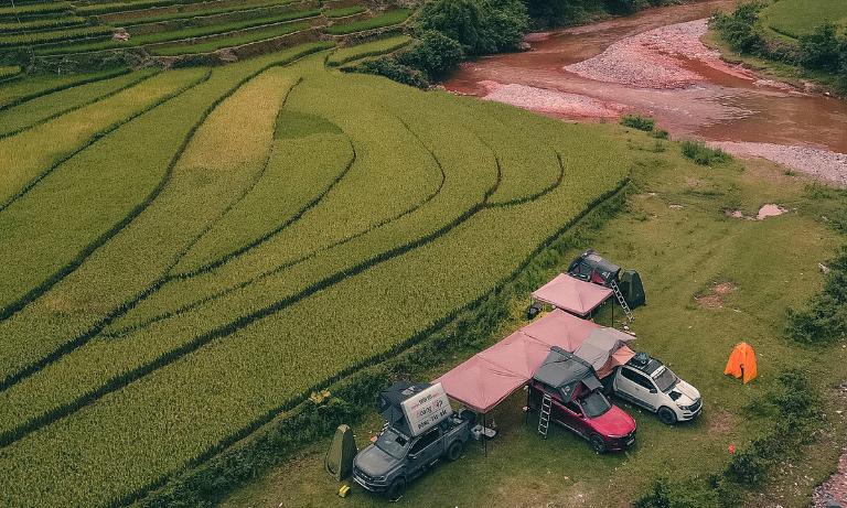 From Hanoi, reach Lung Cung via a 6–8 hour drive or bus, covering around 300 kilometers.