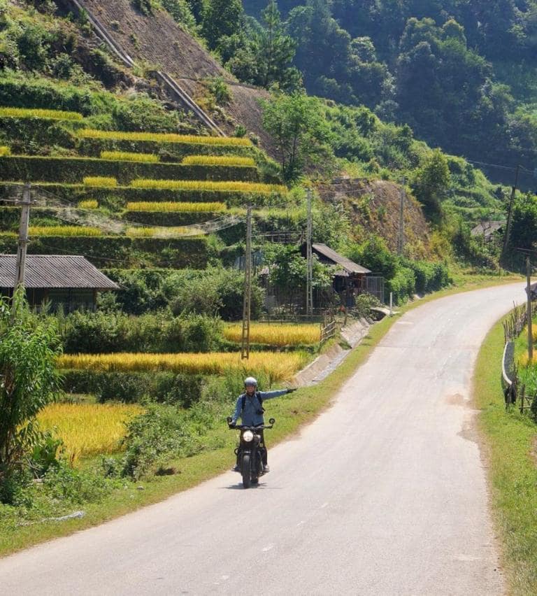 Riding a motorbike from Hanoi to Mu Cang Chai takes about 7.5 hours, covering 307km via key highways.