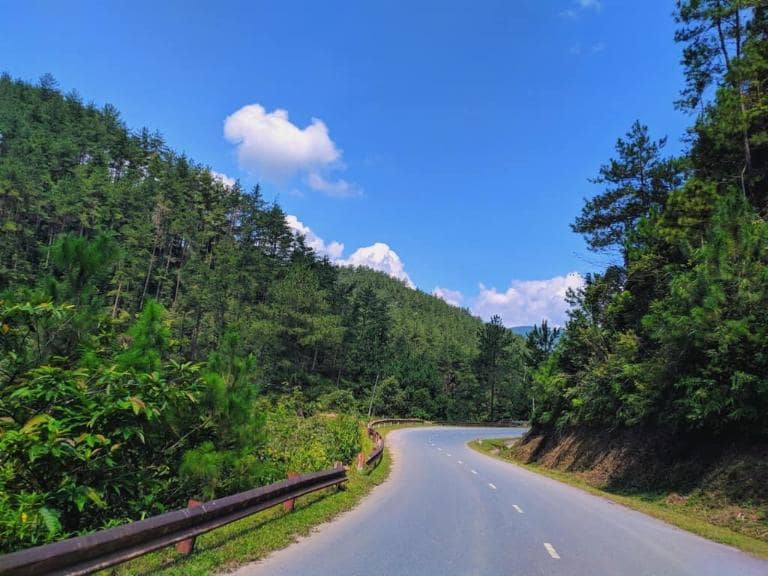 The total cost of a 2-day self-guided motorbike trip to Mu Cang Chai ranges from 900,000 to 1,950,000 VND.