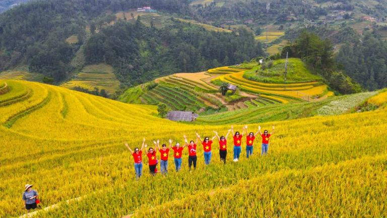 A five-day planned trip typically costs 6,900,000 to 8,500,000 VND per person, including major expenses - Mu Cang Chai - Sapa Y Ty - Bac Ha Tour 5 Days 4 Nights