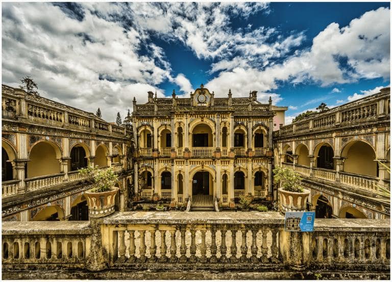 The Hoang A Tuong Palace in Bac Ha, built in 1914, spans an impressive area of 4,000 m² - Mu Cang Chai - Sapa Y Ty - Bac Ha Tour 5 Days 4 Nights