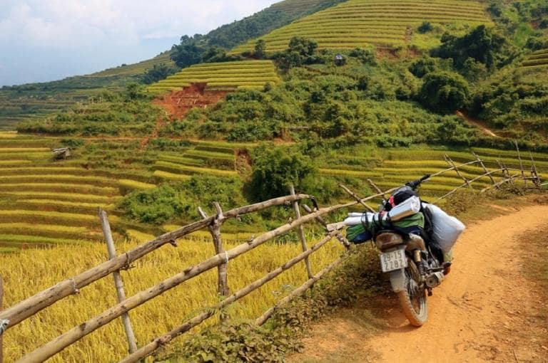 Renting a motorbike in Mu Cang Chai costs from 150,000 to 300,000 VND per day.