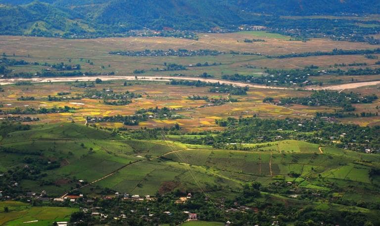 Muong Lo, famed for rice, is praised in a folk verse: "First Thanh, second Lo, third Than, fourth Tac."