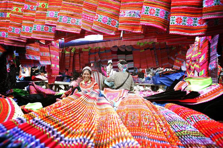 Pho Doan Market in Pu Luong opens on Thursdays and Sundays for local goods.