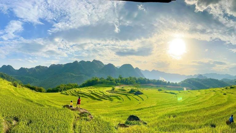 Trekking Pu Luong to immerse yourself in pristine nature and escape the chaos of city life.