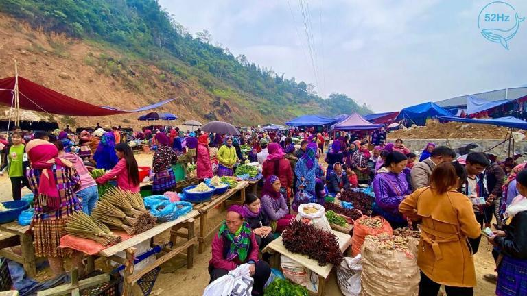 Bac Ha Market