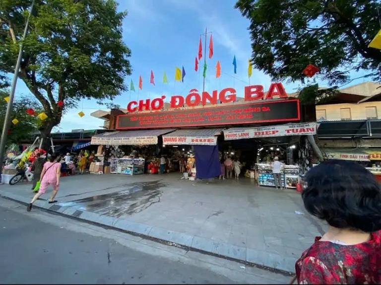 Dong Ba Market