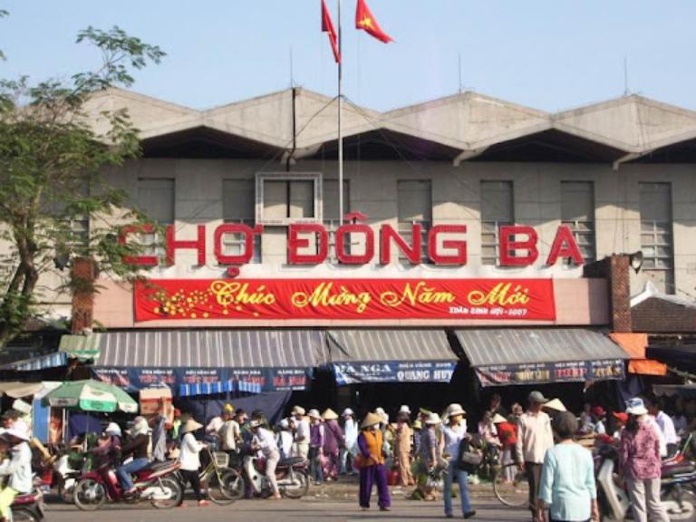 Dong Ba Market