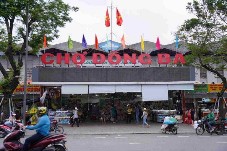 Dong Ba Market