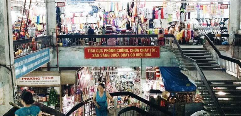 Dong Ba Market