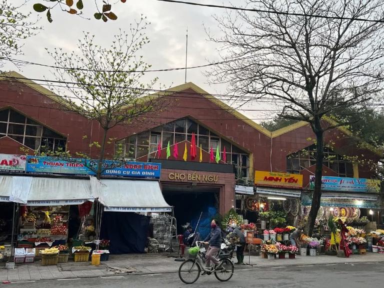 Markets in Hue