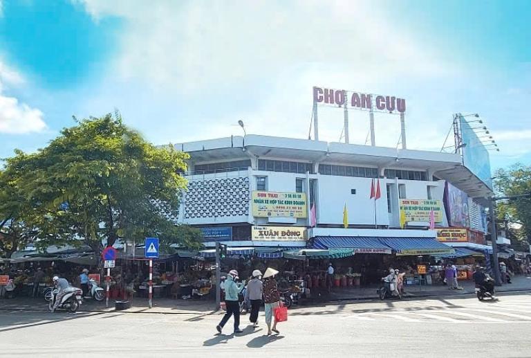 Markets in Hue