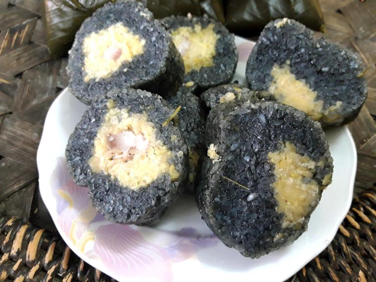 Muong Lo Black Chung Cake