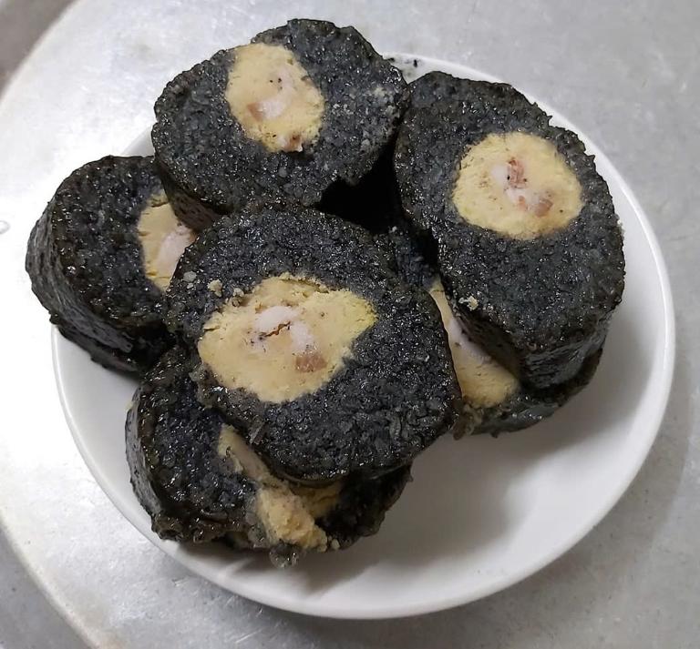 Muong Lo Black Chung Cake