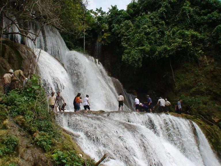 Pu Nhu Waterfall 