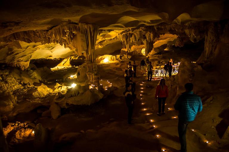 Thien Canh Son Cave