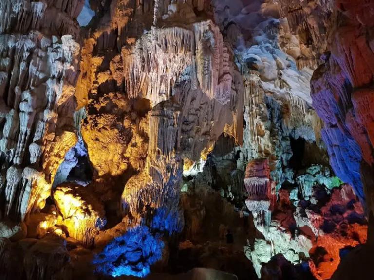 Thien Cung Cave