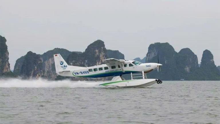 Seeing Halong Bay from Seaplane 