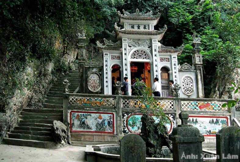 Visit Sacred Temples and Historical Landmarks near Van Long Nature Reserve