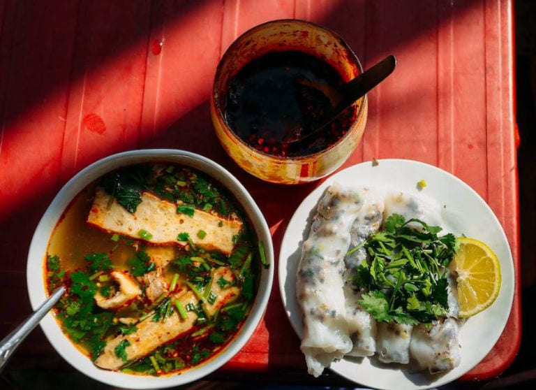 Freshly steamed Dong Van rice rolls topped with crispy shallots, a light yet flavorful meal on the Ha Giang Loop.