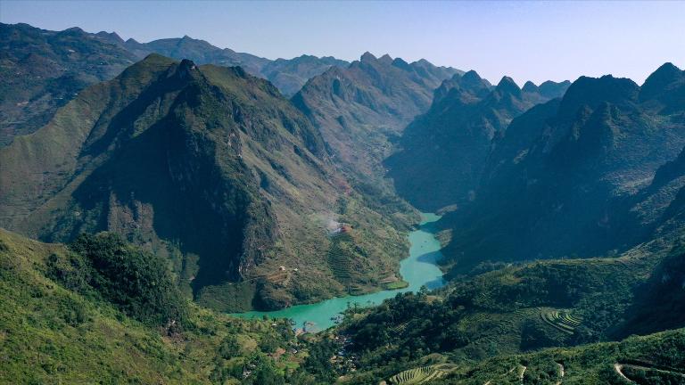 Explore the Nho Que River by boat and witness Tu San Canyon