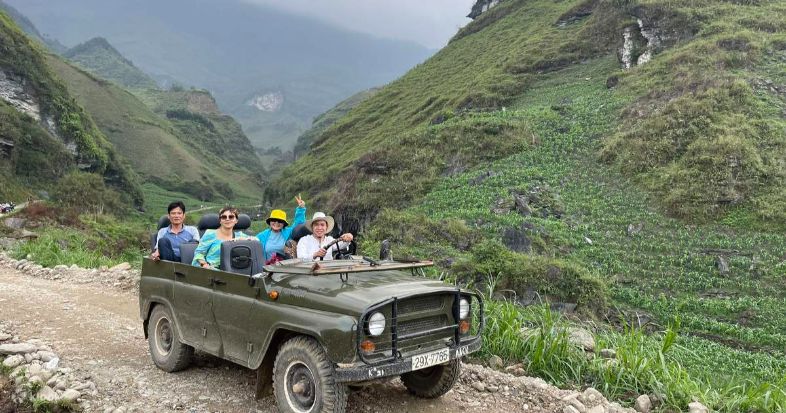 Explore Ha Giang by jeep 