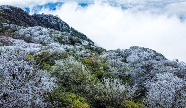 Misty mountains and valleys in Cao Bằng, Vietnam, during the winter season.