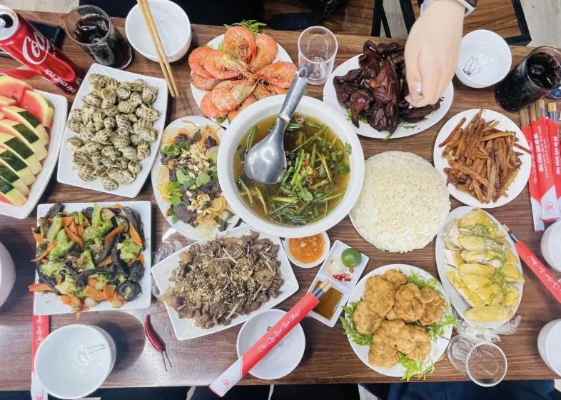 Restaurant in Quan Lan