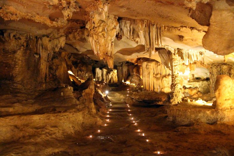 Thien Canh Son Cave